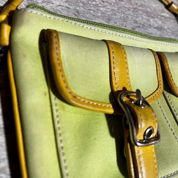 Coach vintage green and mustard color wristlet with 2 front pockets - Picture 3 of 15